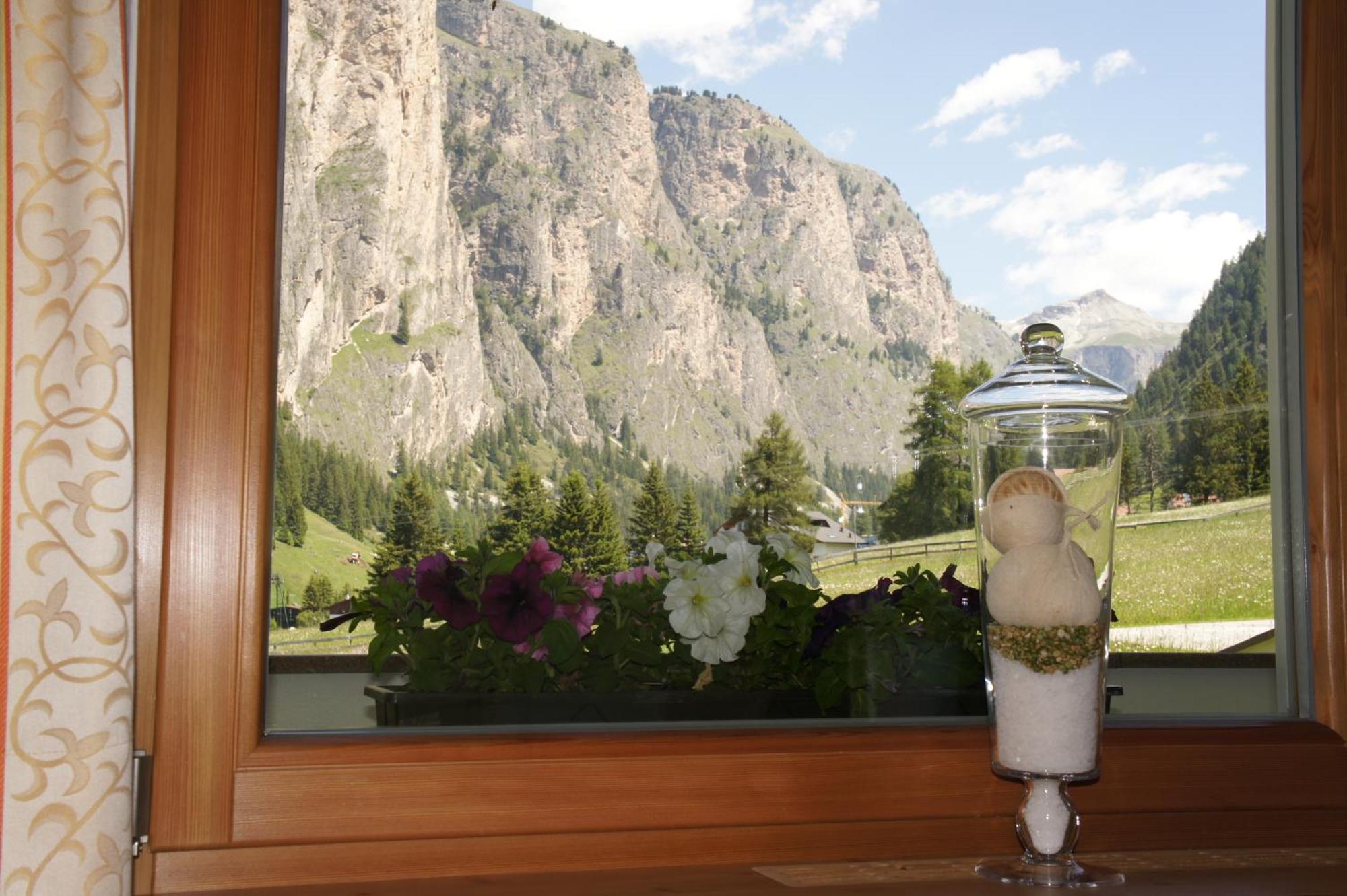 Garni Hotel Bel Vert Σέλβα ντι Βαλ Γκαρντένα Εξωτερικό φωτογραφία